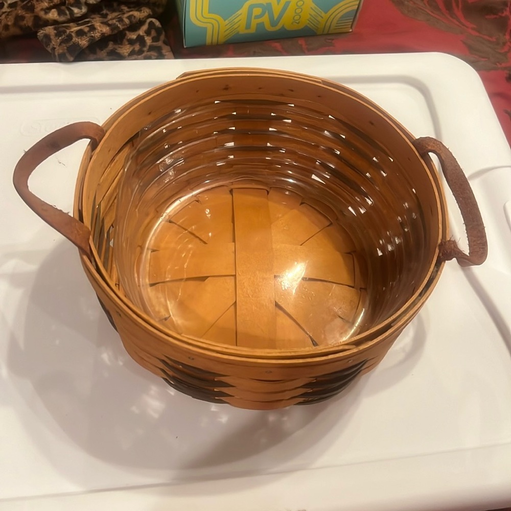 Longaberger basket 1998 round with plastic liner EUC